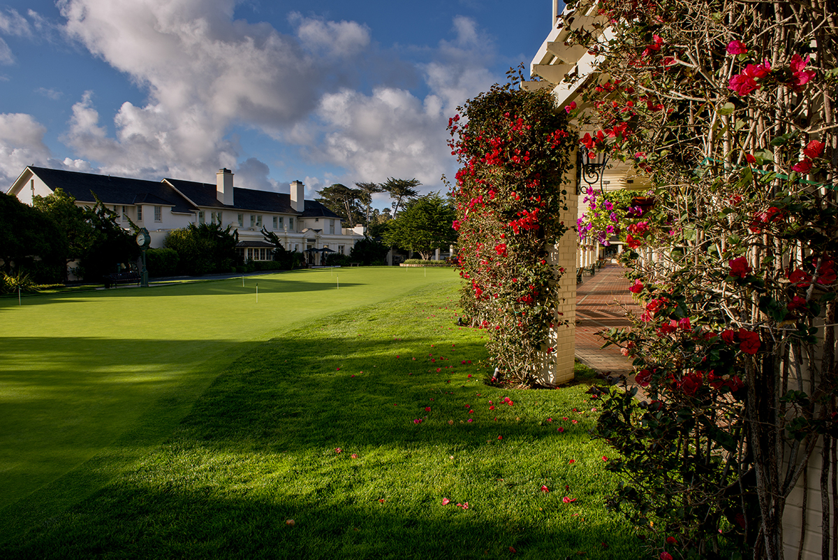 thelodgeatpebblebeach_puttinggreen_retailarcade_2015_bartkeagy